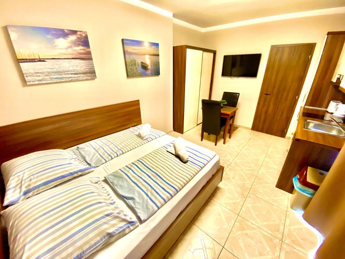 Unio Vendeghaz 1 Daire Siofok Dış mekan fotoğraf