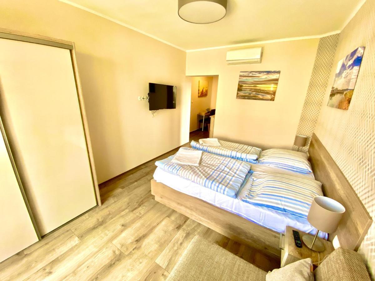 Unio Vendeghaz 1 Daire Siofok Dış mekan fotoğraf